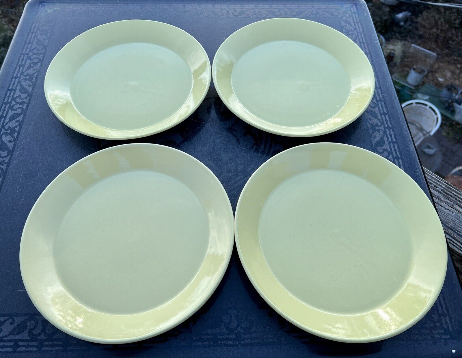 Read more about the article Arabia Finland Teema Yellow Kaj Frank 9 1/4″ Luncheon Plates Set of 4