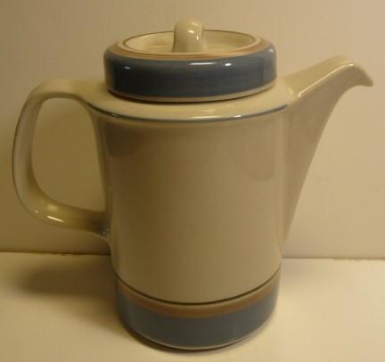 Read more about the article ARABIA FINLAND  UHTUA COFFEE POT W/LID SZ-APPROX.8″h  from 70s.