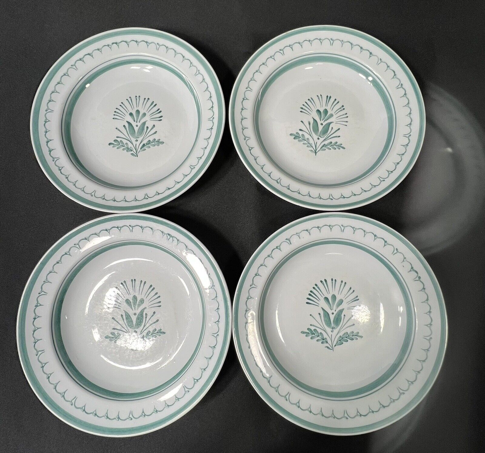 Read more about the article Set of 4 Arabia Finland GREEN THISTLE Salad Plates 7.5″ Hand Painted Finland