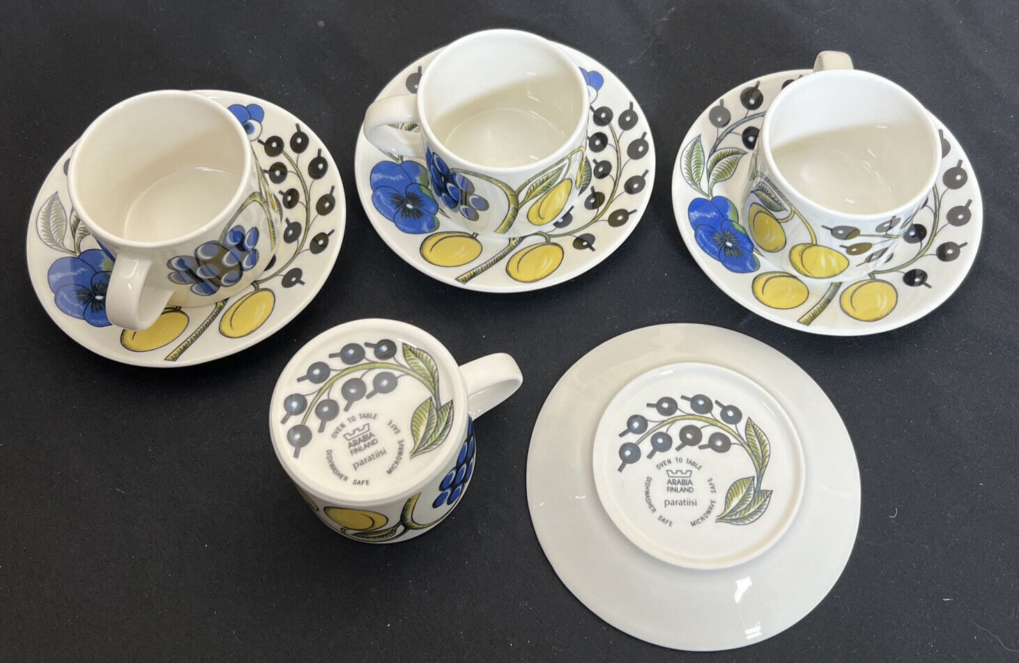 Read more about the article Vintage Arabia Finland Paratiisi Coffee Cup and Saucer ~ Set of 4