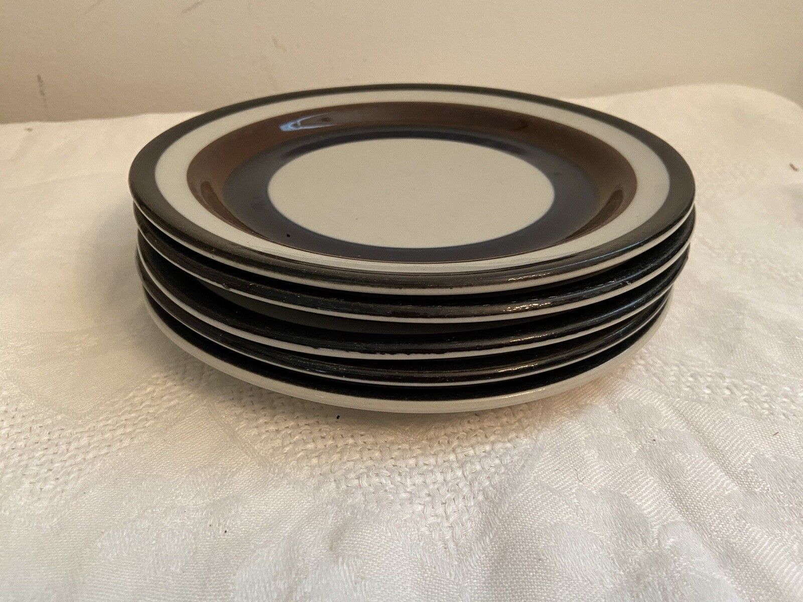 Read more about the article Vintage ARABIA Kaira Lot of 6 Salad Plates Hand Painted Blue and Brown