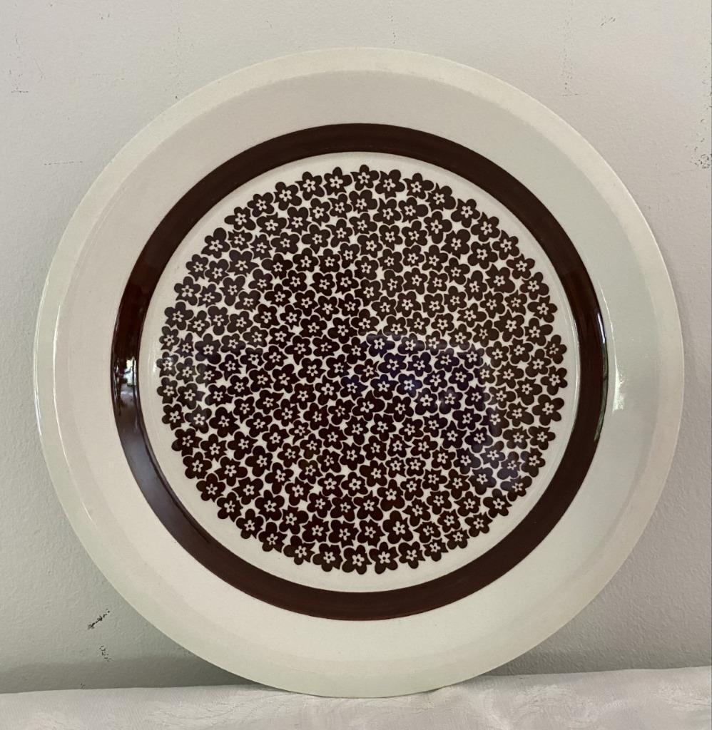 Read more about the article 1970s Arabia Finland Brown Flowers Faenza Salad Plate 7.75″ P Winquist I Leivo