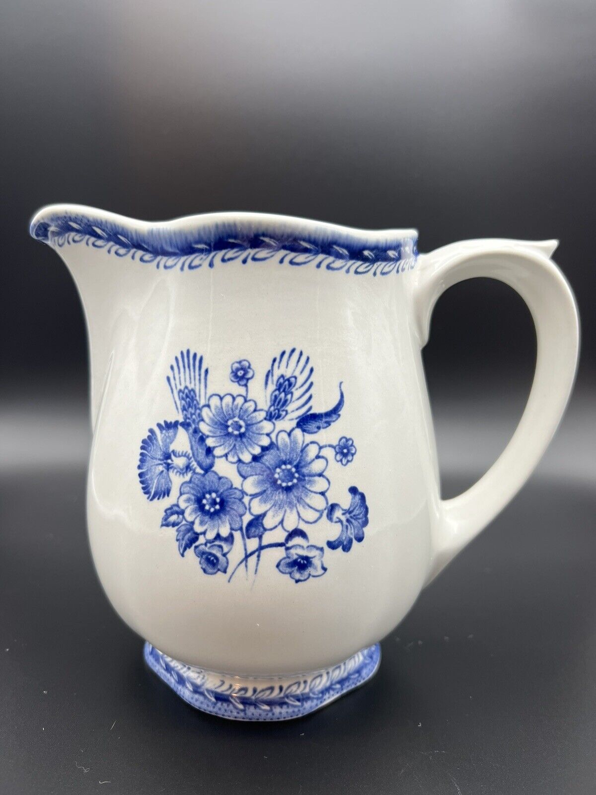 Read more about the article Vintage Arabia Finland Finn Flower Blue on White Jug Pitcher 32 oz