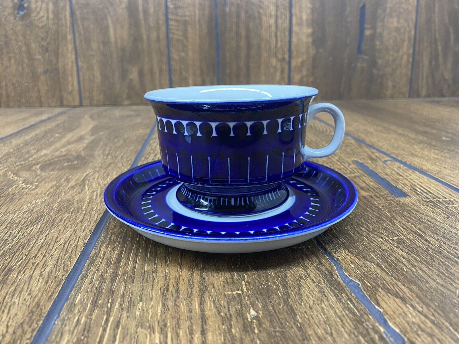 Read more about the article Arabia Finland Valencia – Ulla Procope – Cup and Saucer Set With 2 saucer Plates