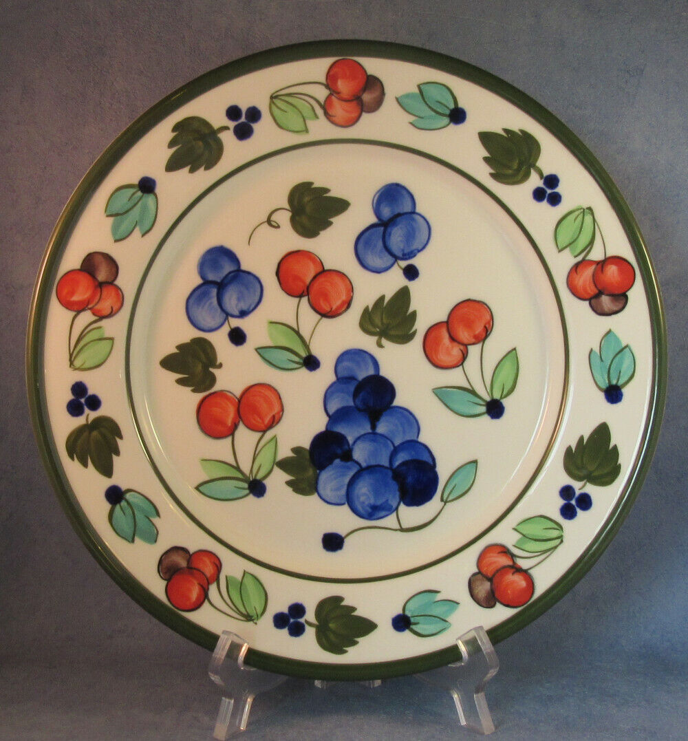 Read more about the article ARABIA OF FINLAND  Palermo  Dinner Plate  Hand Painted  Never used