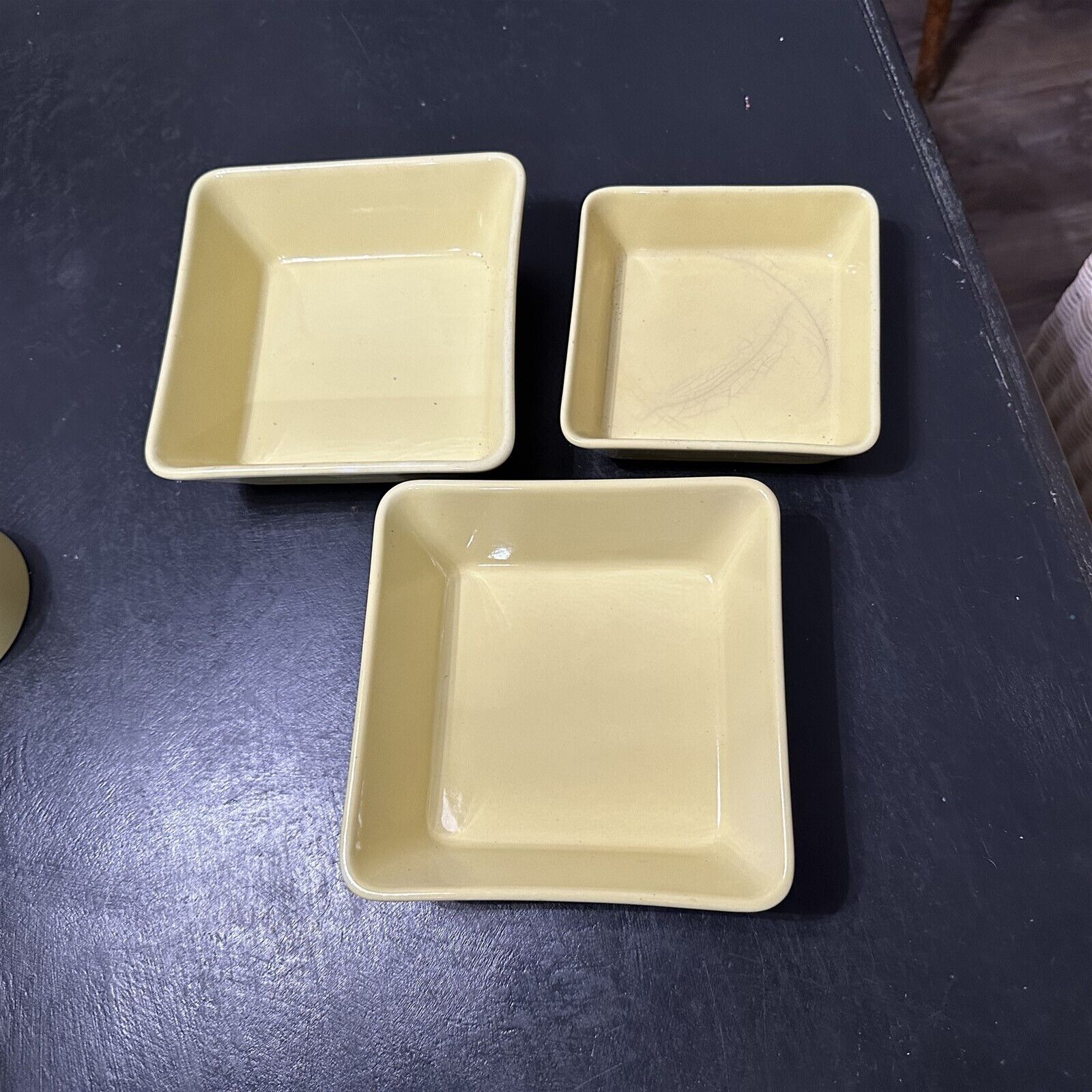 Read more about the article Vintage Arabia Finland Pottery Square Bowls Set of 3 Teema