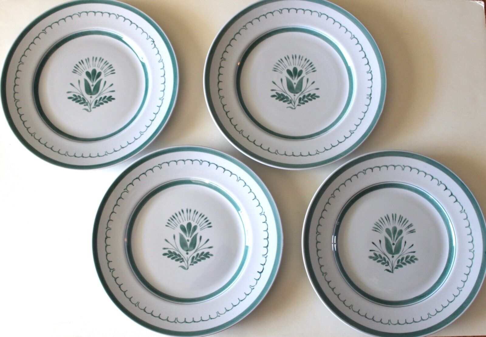 Read more about the article Arabia of Finland Green Thistle Dinner Plates Set of 4 White
