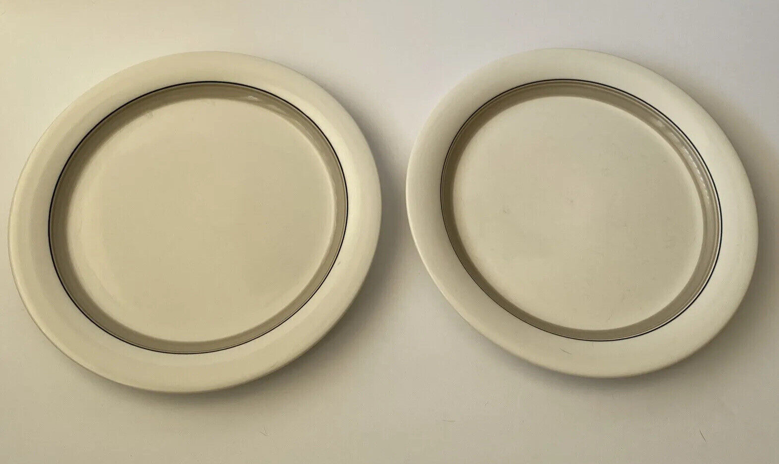 Read more about the article (2)Seita Arctica by Arabia of Finland DINNER PLATES 10 1/4″ Discontinued HTF