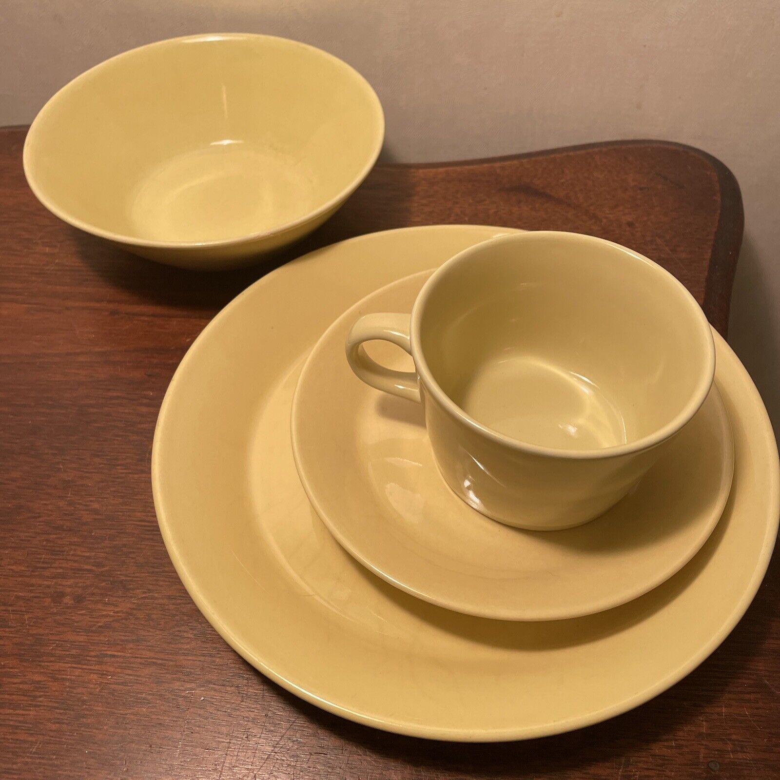 Read more about the article ARABIA Finland Kaj Franck KILTA TEEMA Yellow Place Setting Cup Saucer Plate Bowl