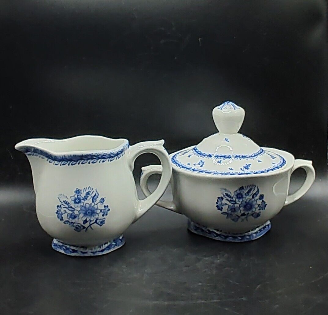 Read more about the article Vintage Finn Flower Blue Arabia Finland Cream And Lidded Sugar Set Lid