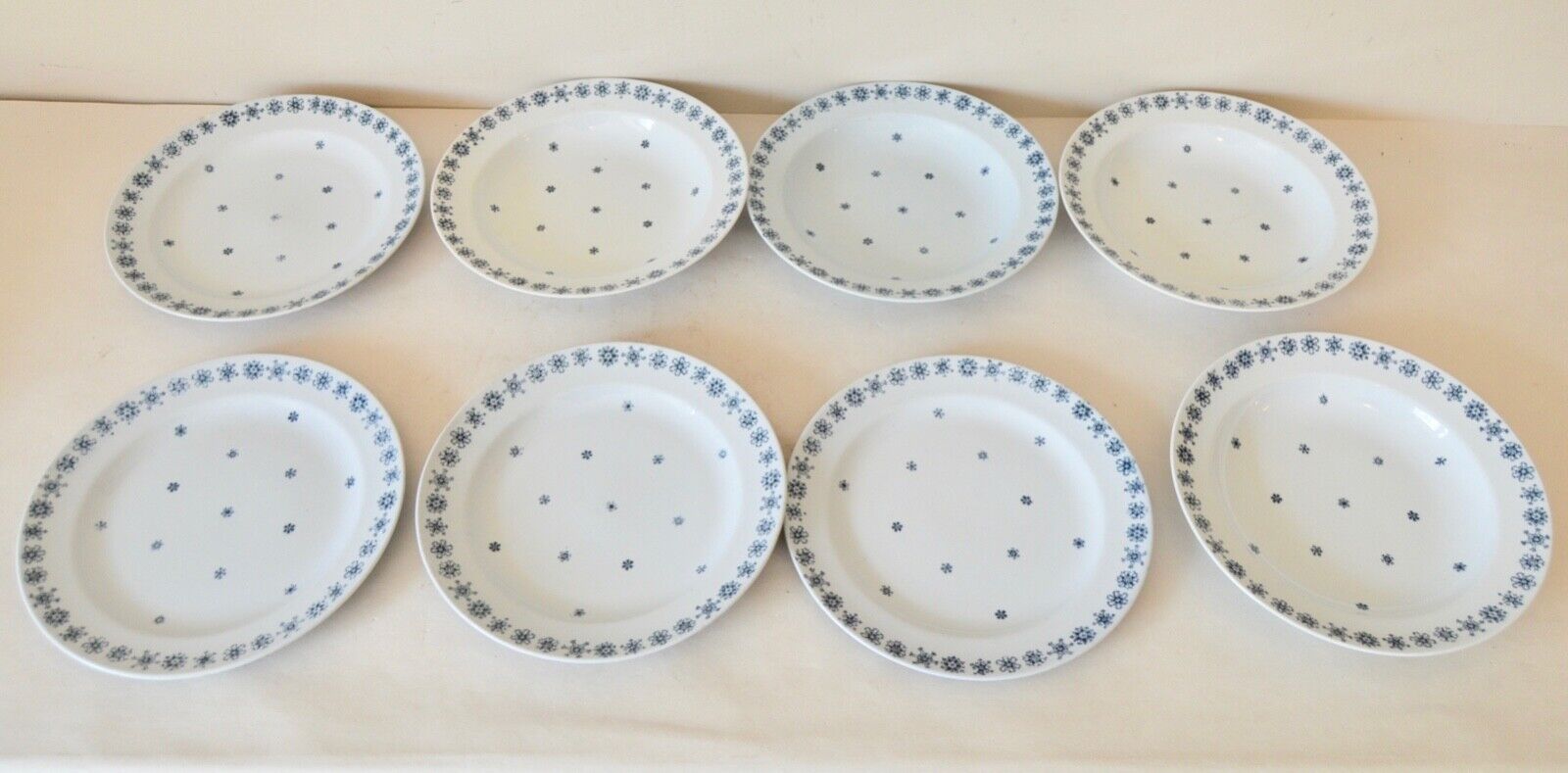 Read more about the article 8 ARABIA FINLAND BLUE + WHITE SNOWFLAKE DESSERT PLATES