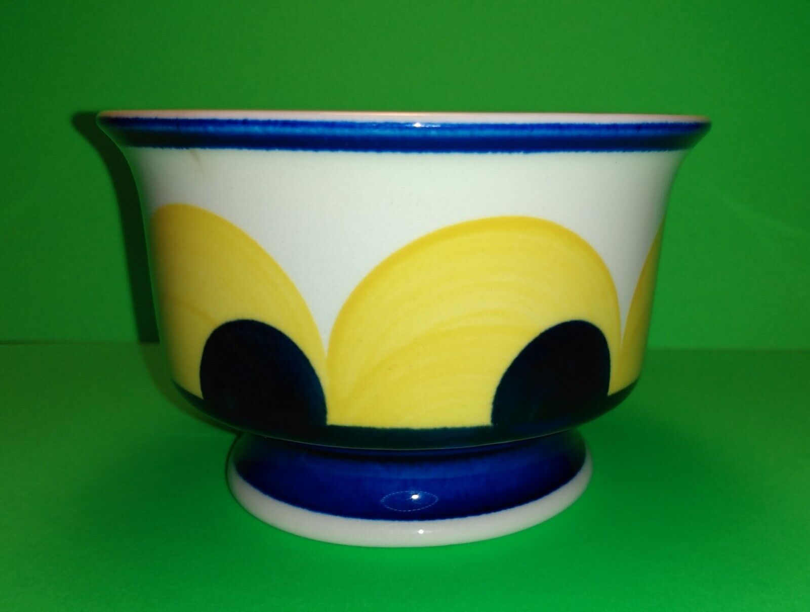 Read more about the article Vintage 70s Anja Jaatinen-Winqvist Paju Arabia Finland Yellow and Blue Sugar Bowl