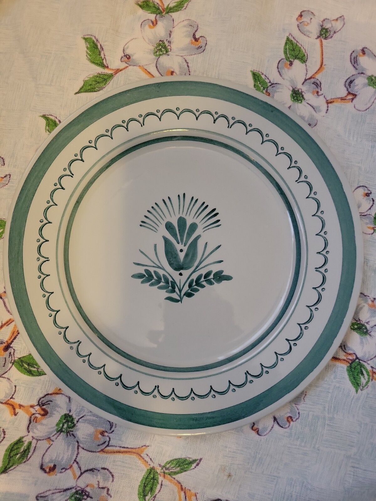 Read more about the article Vintage ARABIA Finland  GREEN THISTLE  10-1/4 inch Dinner Plate  Hand Painted