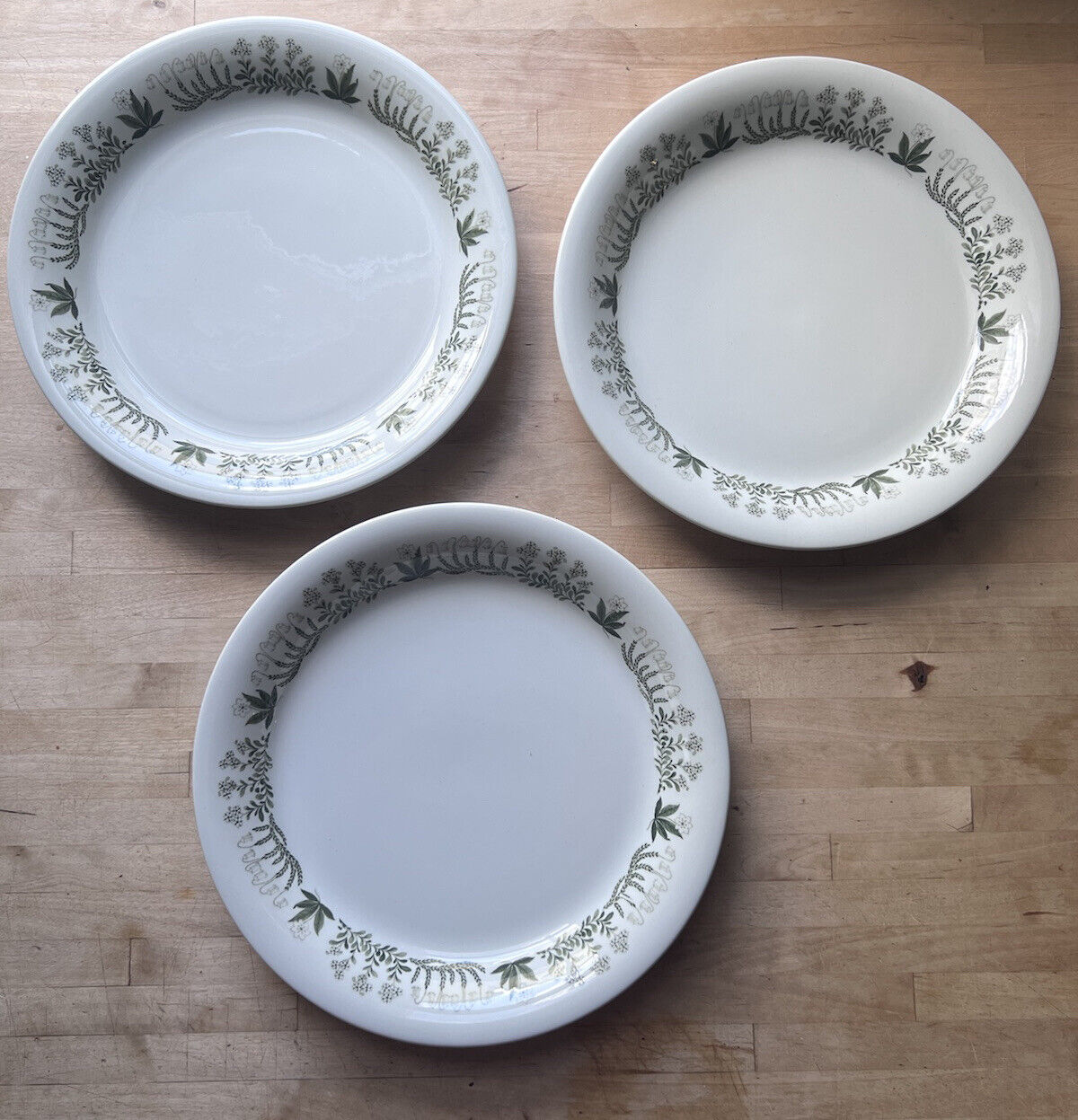Read more about the article Vintage Arabia Polaris 9 Inch Plates! Set of 3. Made In Finland