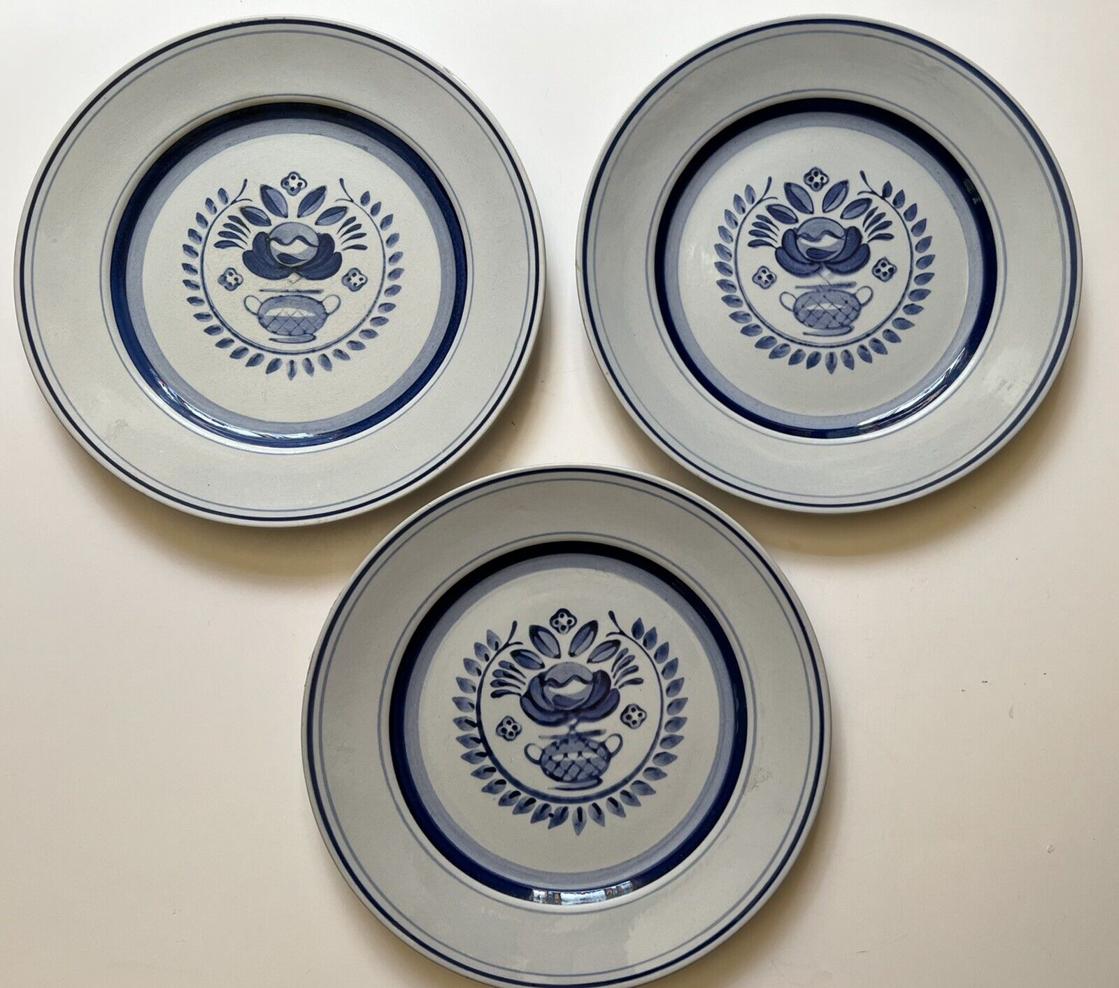 Read more about the article Arabia Blue Rose 3 Dinner Plates 10” Across Finland