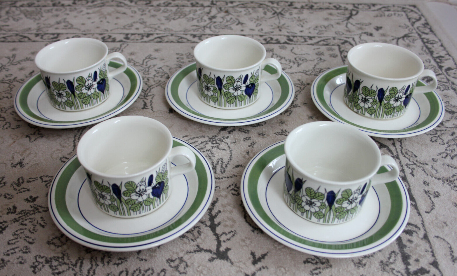 Read more about the article Arabia Finland Krokus TEA Cups and Saucers Esteri Tomula 5 PCS