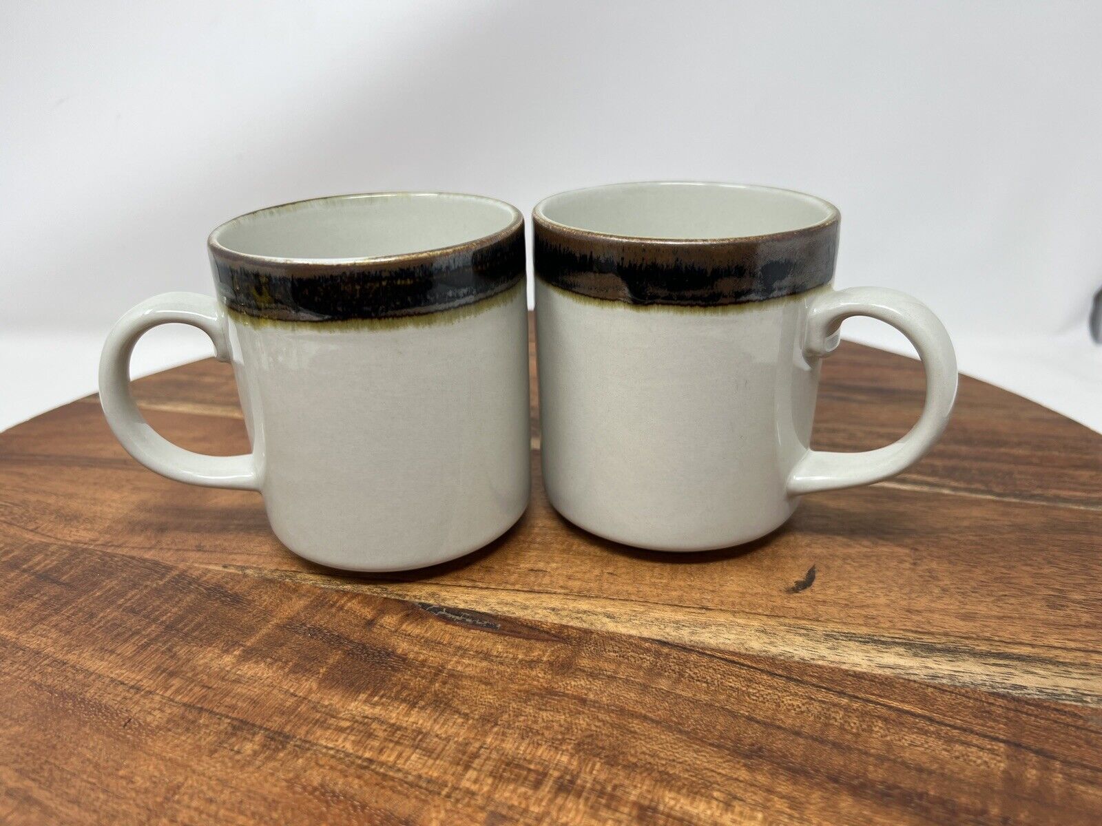 Read more about the article Mid Century Modern Arabia Finland Karelia Mugs Set Of Two (2)