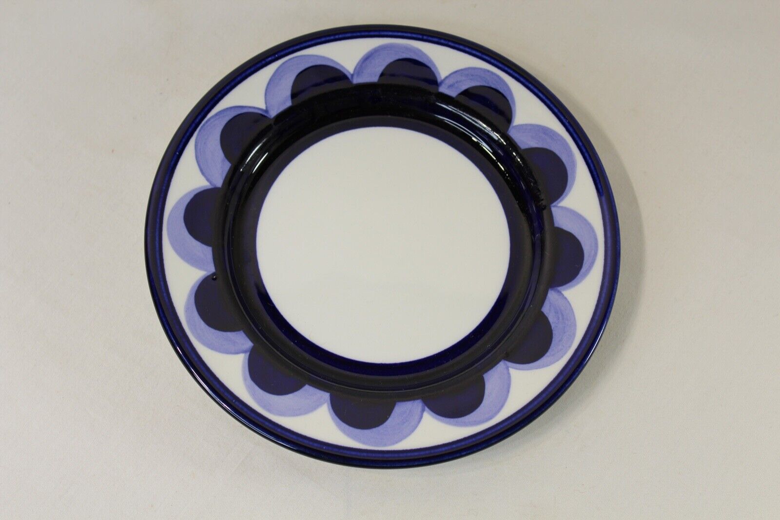 Read more about the article Vintage Arabia Finland Paju Blue and White Dessert Plate #5 Anja Jaatinen MCM