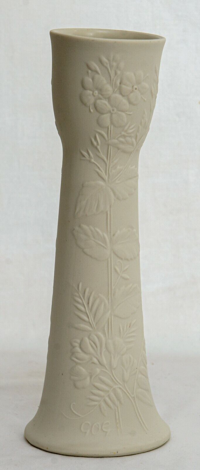 Read more about the article Vintage MCM Arabia Finland Matte Bisque Ceramic Vase Suvi Gunvor Olin Gronqvist