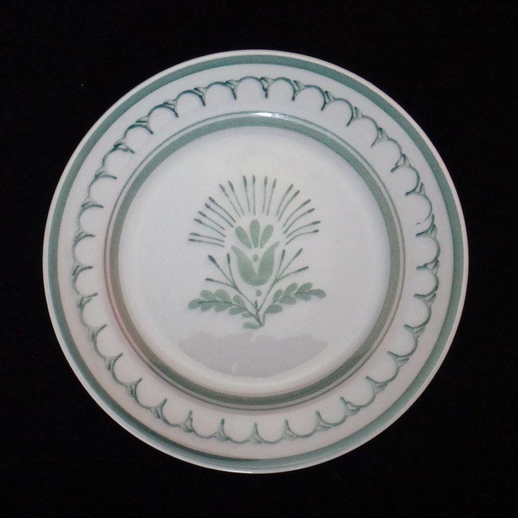 Read more about the article Vintage Arabia Finland Green Thistle Bread and Butter Plate Mid-Century Flower