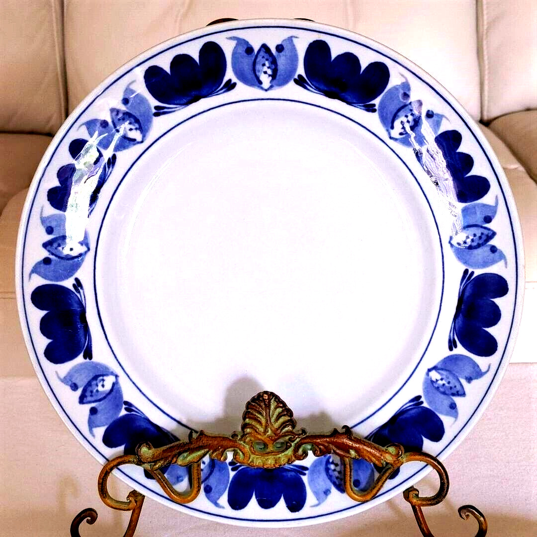 Read more about the article Vintage Rare Arabia Finland Blue Laurel Plates Hand Painted Dinner 10.5 in.