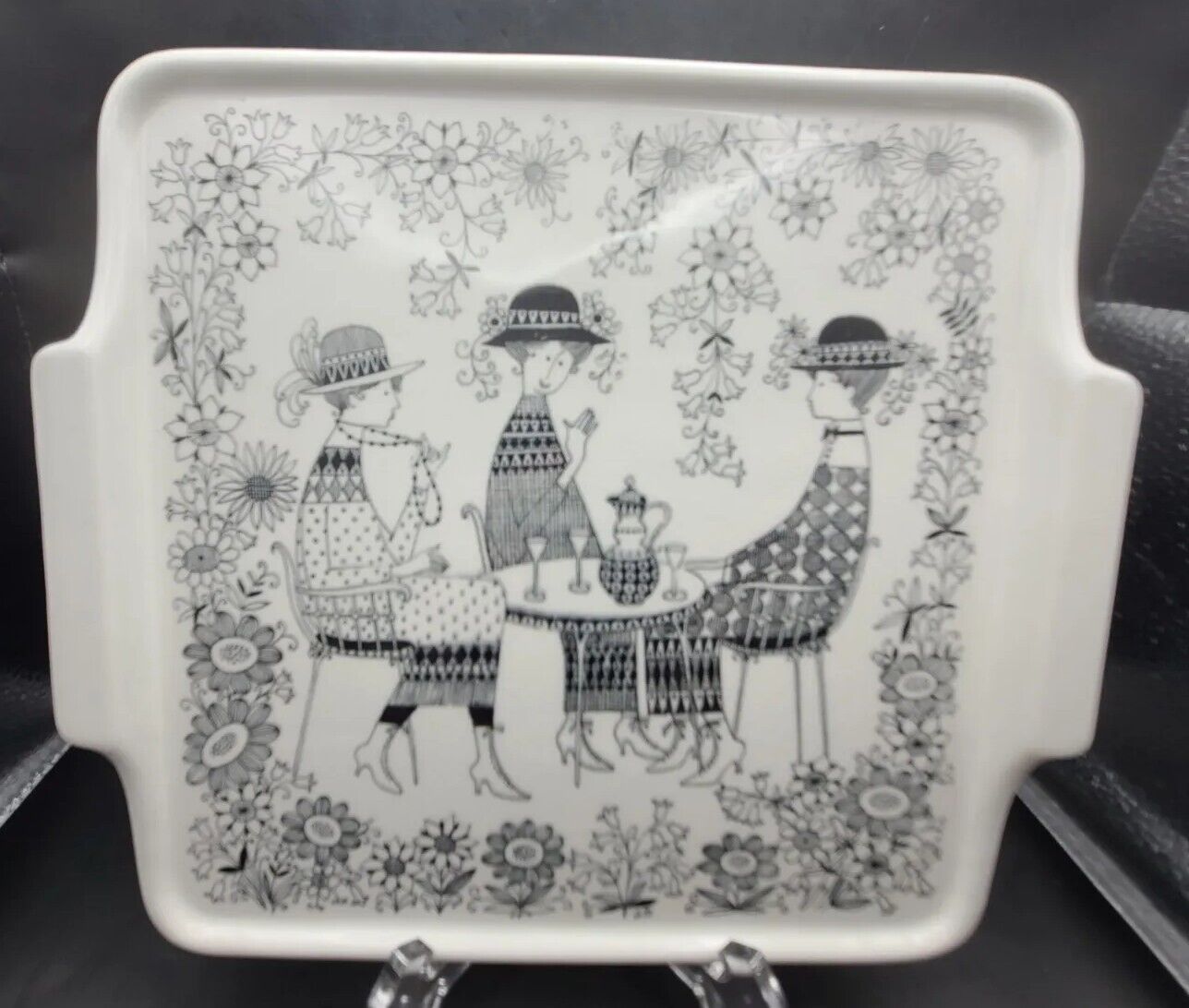 Read more about the article Vintage 1950’s Arabia Finland Emilia by Raija Uosikkinen Ceramic Serving Tray