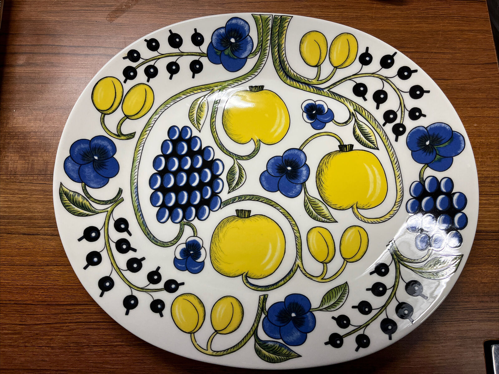 Read more about the article Fabulous  Large Arabia Finland Paratiisi SERVING Platter  Oval 14”x12”.