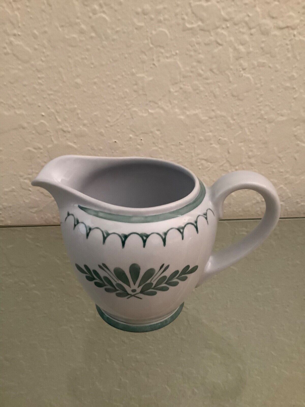 Read more about the article Vintage Arabia Finland Green Thistle Pottery Pitcher/Creamer