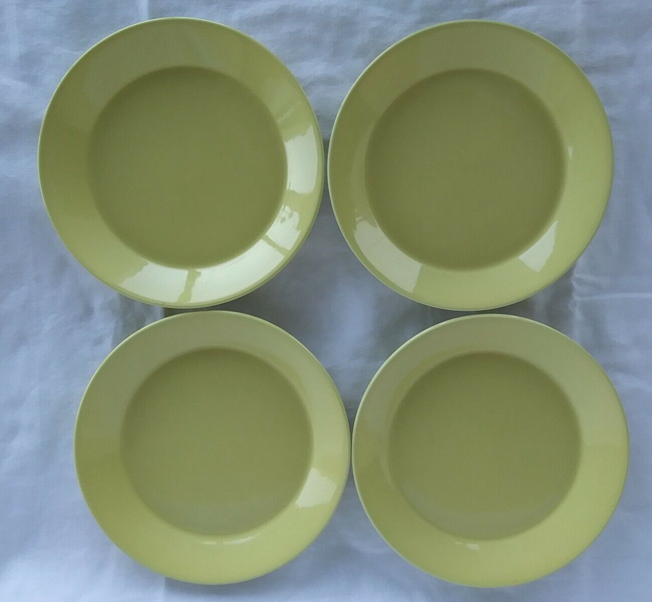 Read more about the article Arabia Finland Kaj Franck Kilta Teema Yellow Lunch / Salad Plate Set of 4