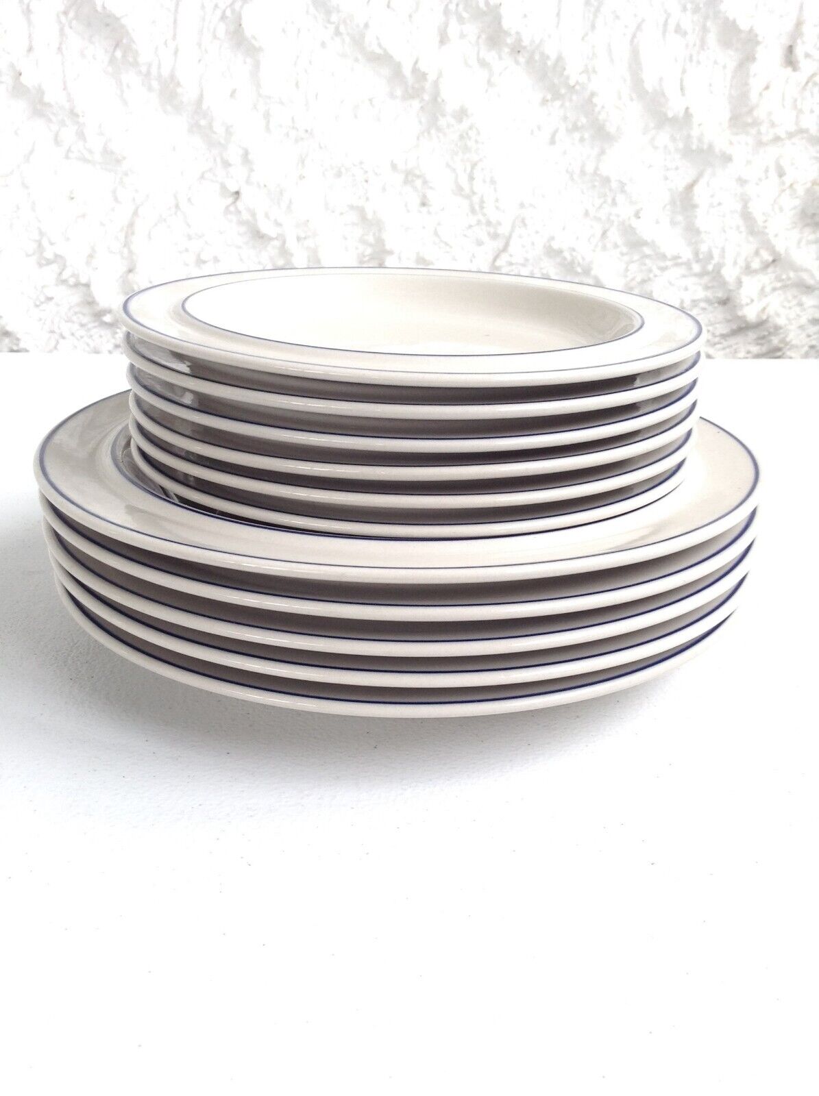 Read more about the article 11 pc Arabia Finland Saimaa (5) 10″ Dinner And (6) 8″ Salad Plates