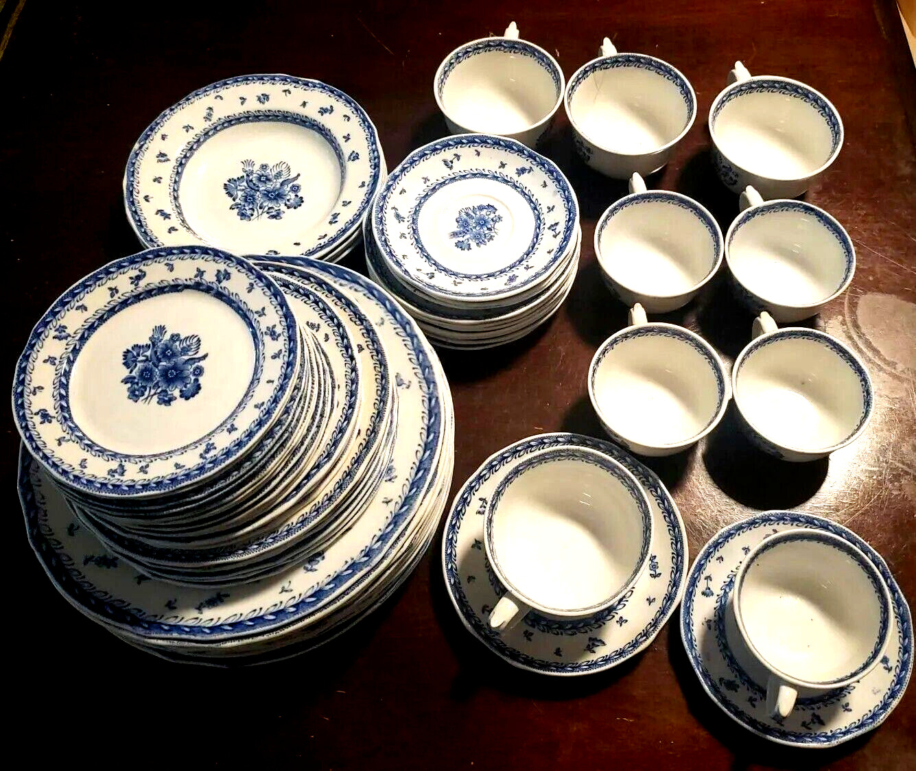 Read more about the article Rare 1960s Vintage Arabia Finland Finn Flower Blue White Dinnerware 55 pc Set