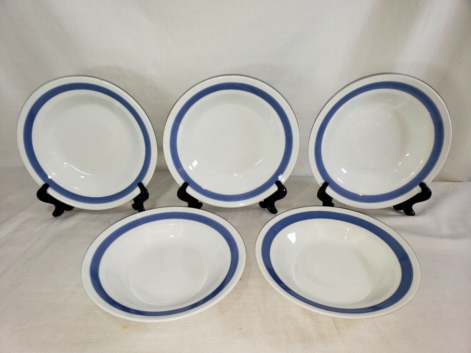 Read more about the article Arabia Finland Blue Ribbon 5x Lot: 7.5″ Ice Cream Bowls – Sinivalko – Pipe Stamp