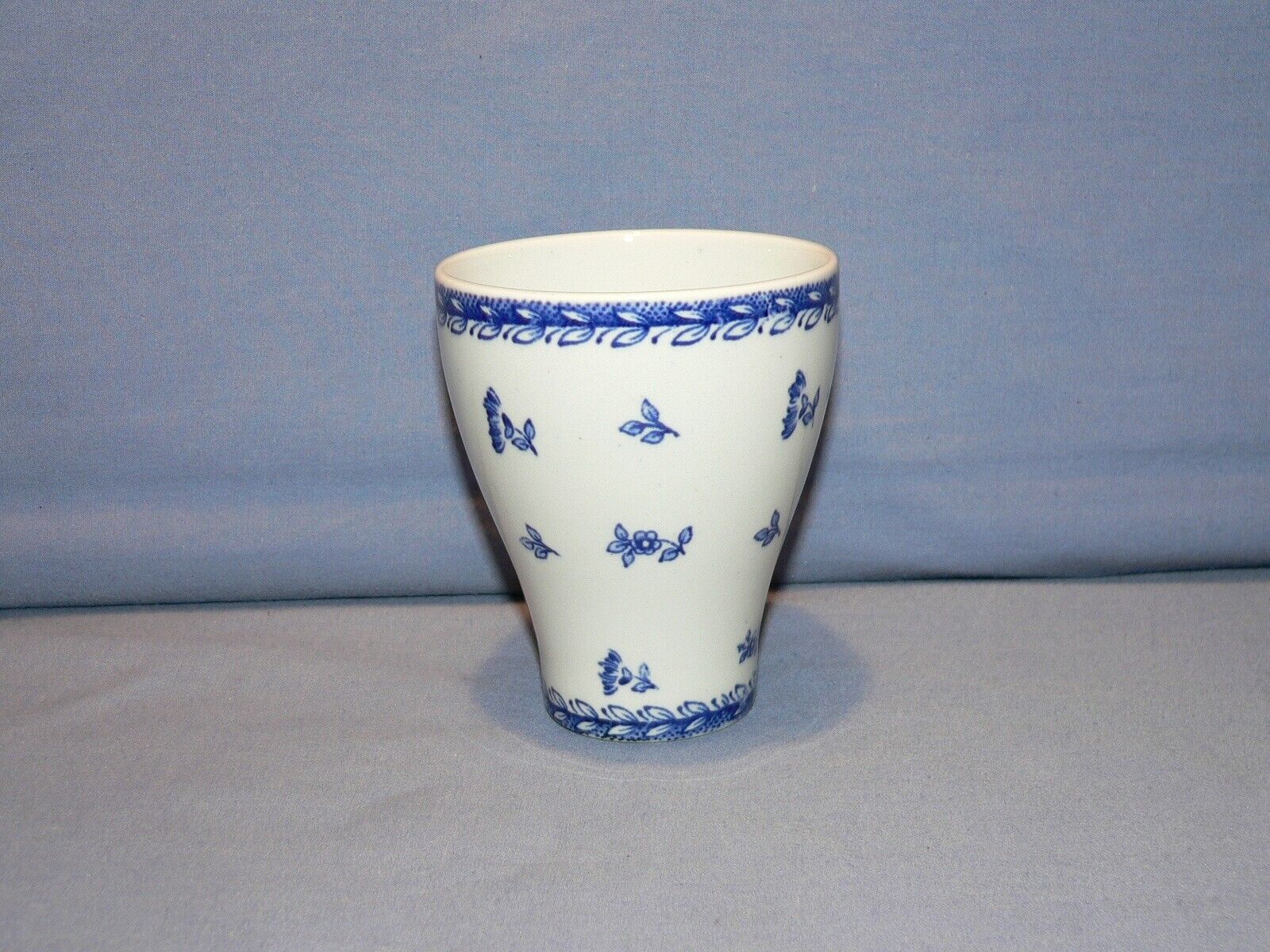 Read more about the article ARABIA FINLAND FINN FLOWER BLUE TALL CHINA TUMBLER CUP  3-7/8″ tall