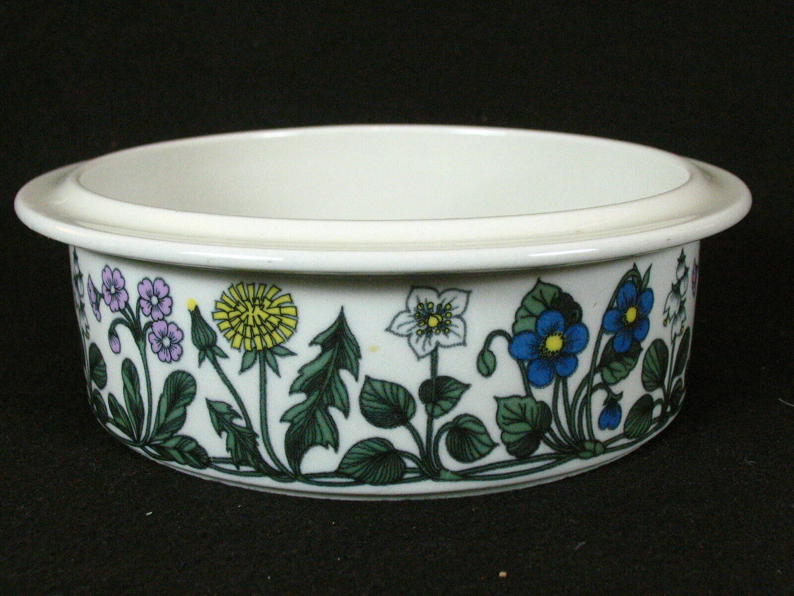 Read more about the article Arabia of Finland Flora 9” Vegetable Serving Bowl Vintage Esteri Tomula EUC