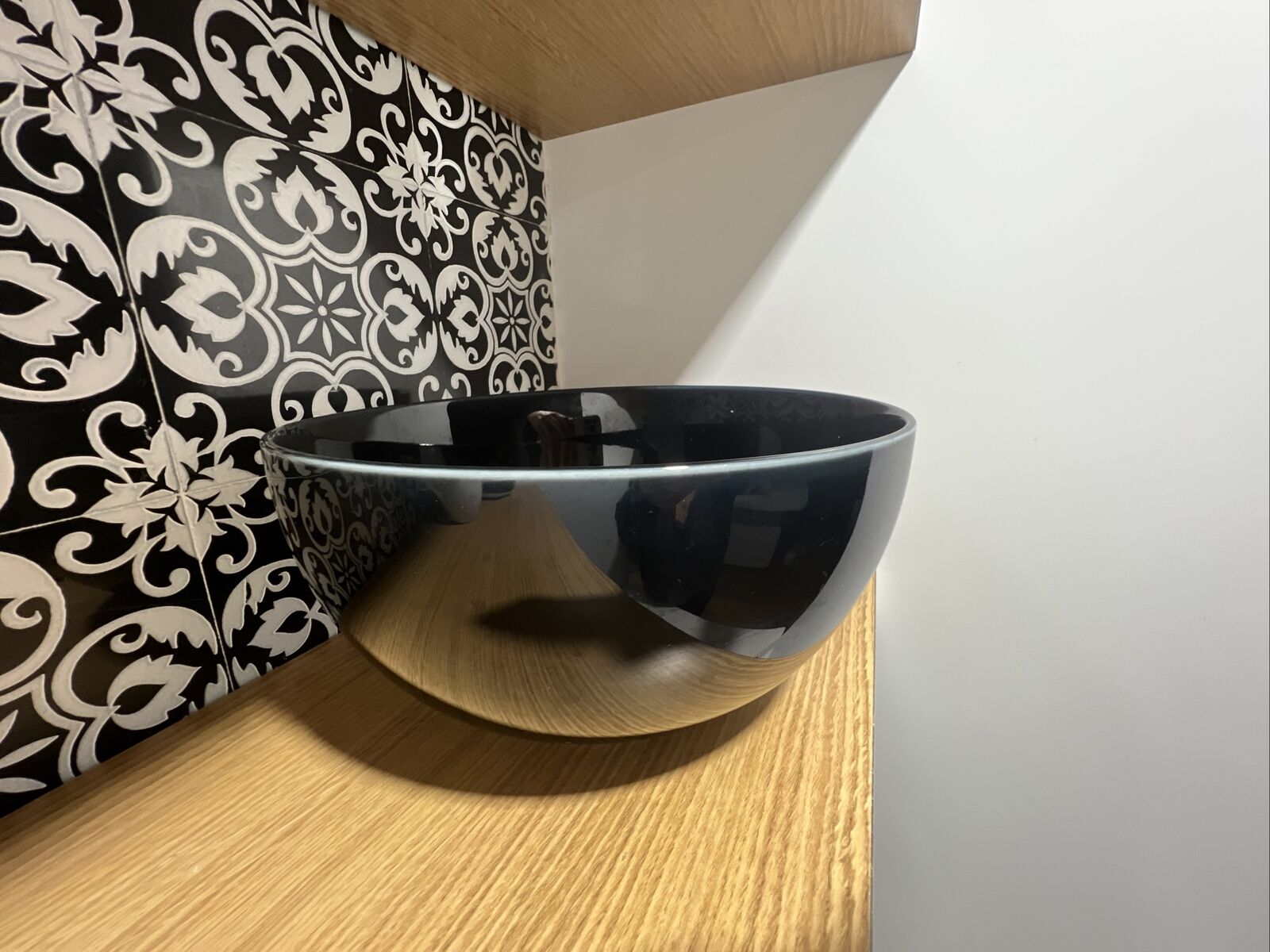 Read more about the article Arabia Finland Teema Black / Dark Blue 9-1/2″ Mixing / Serving Bowl