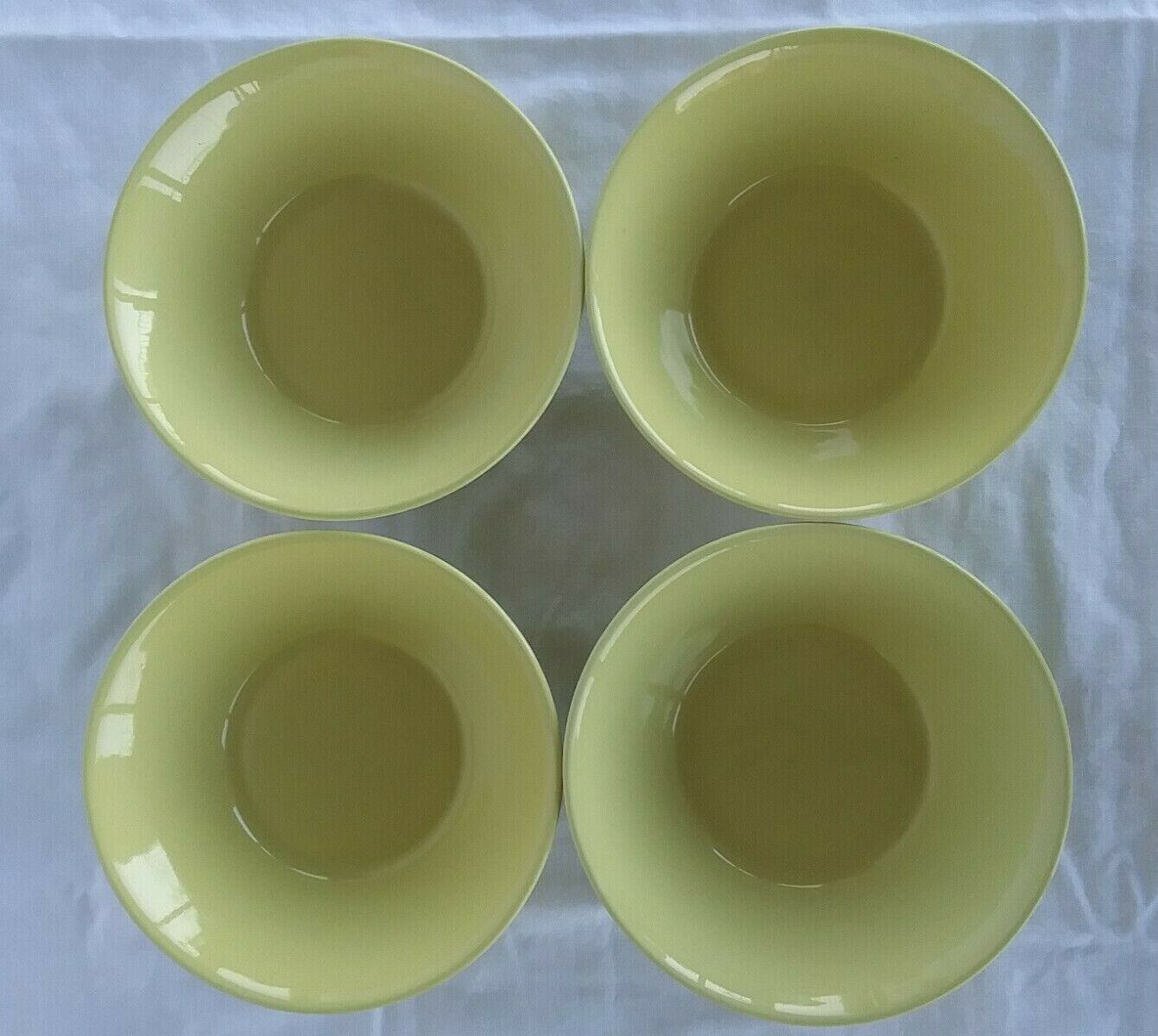 Read more about the article ARABIA Finland Kilta Teema Yellow Soup / Cereal Bowls Vintage set of 4 (+ extra)