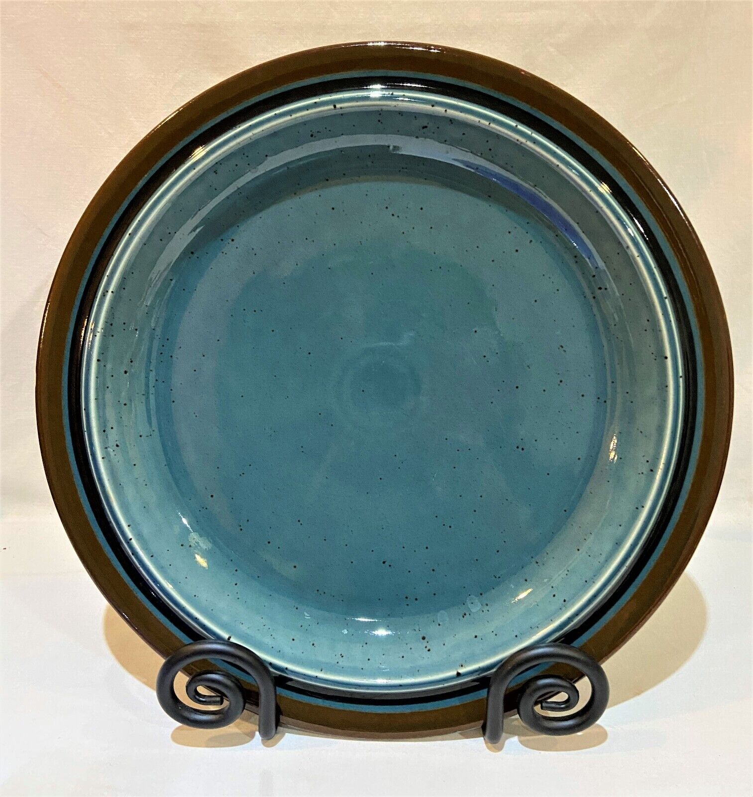 Read more about the article VTG Arabia Finland Meri 13″ Round Chop Plate Serving Dish Platter Finland 