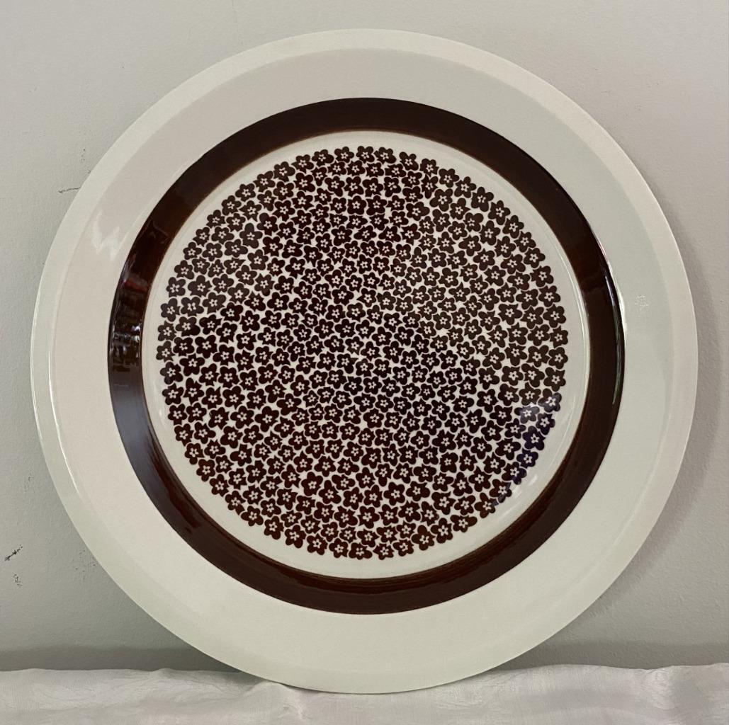 Read more about the article 70s Arabia Finland Brown Flowers Faenza Dinner Plate 10 1/8″ P Winquist I Leivo