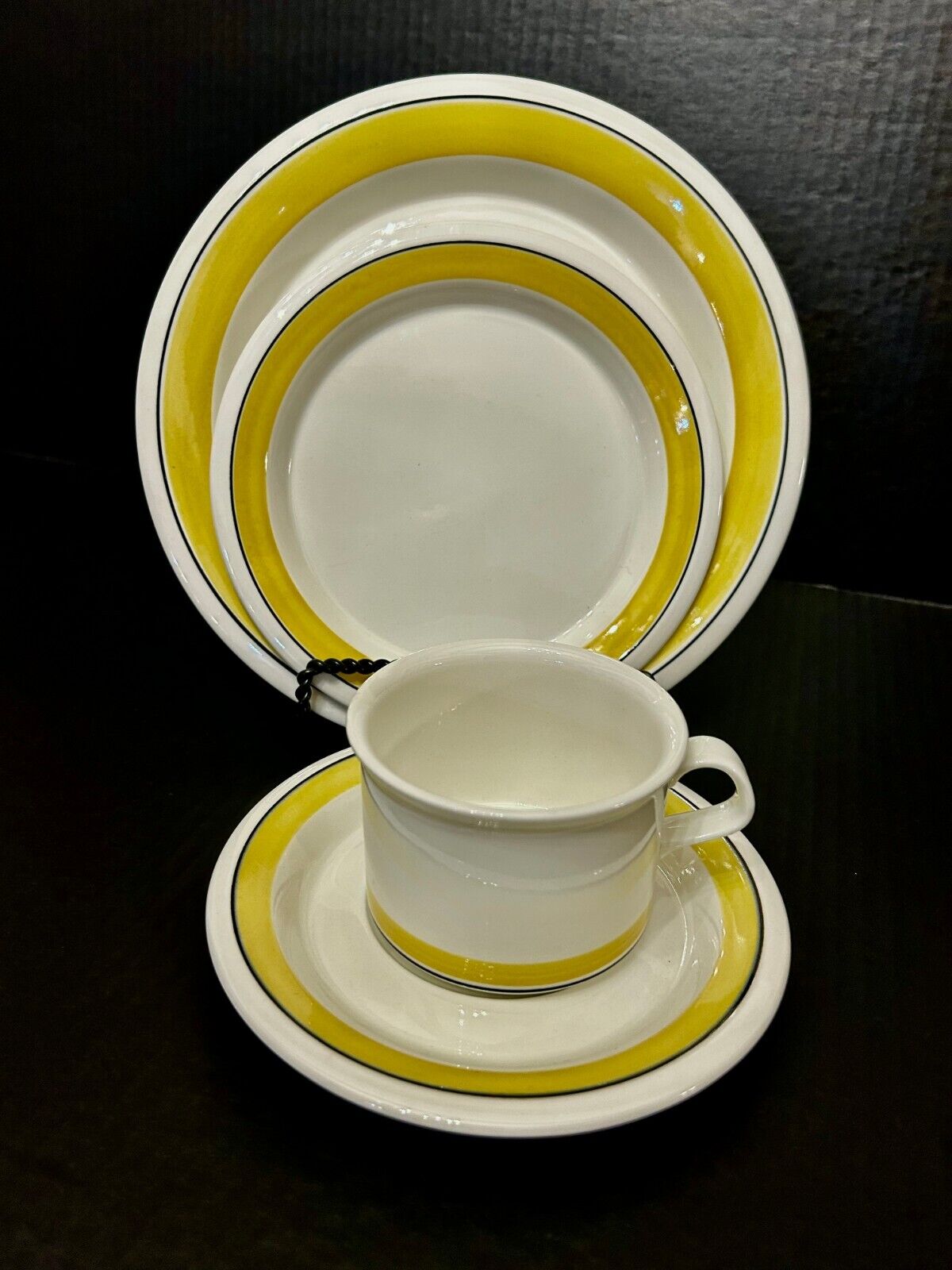 Read more about the article Arabia of Finland Yellow and Black 4-Piece Place Setting~~Brand New