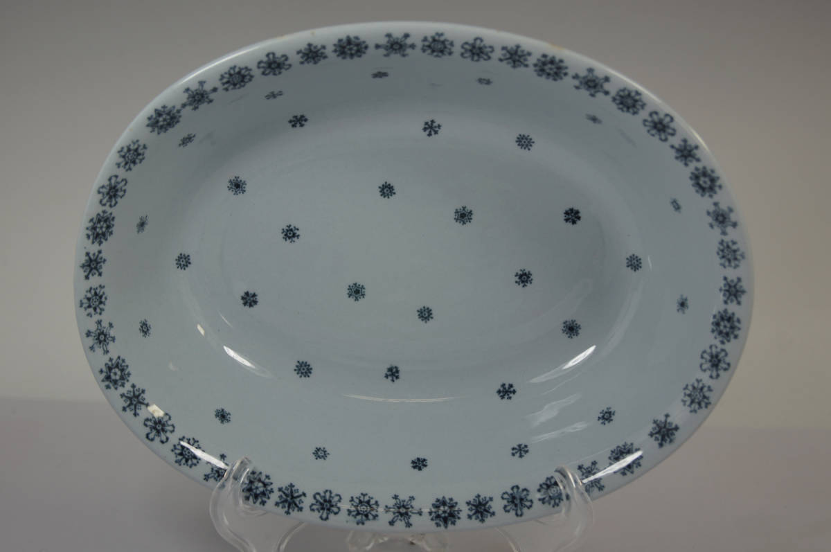 Read more about the article Arabia Snowflake Oval Bowl 23Cm Raiya Usikkinen Raija Uosikkinen