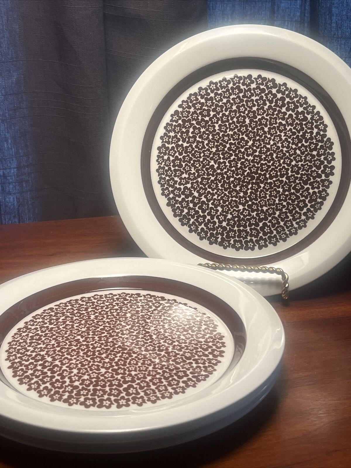 Read more about the article 4 1970s Arabia Finland Brown Flowers Faenza Salad Plates 7¾” P Winquist I Leivo