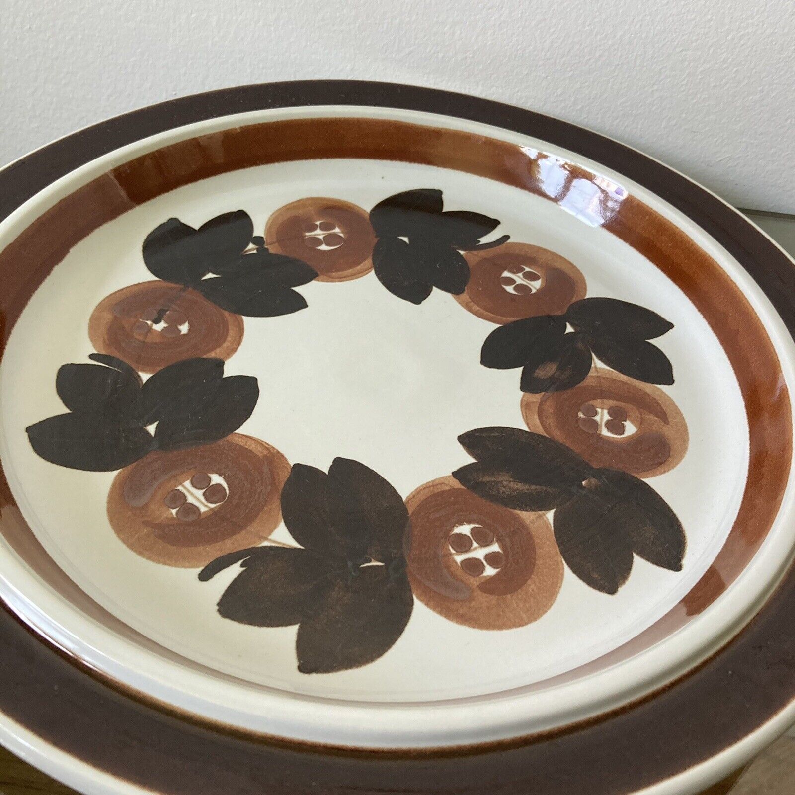 Read more about the article 12.5” MCM Platter Serving Plate Arabia Finland Rosmarin Procope Brown Floral