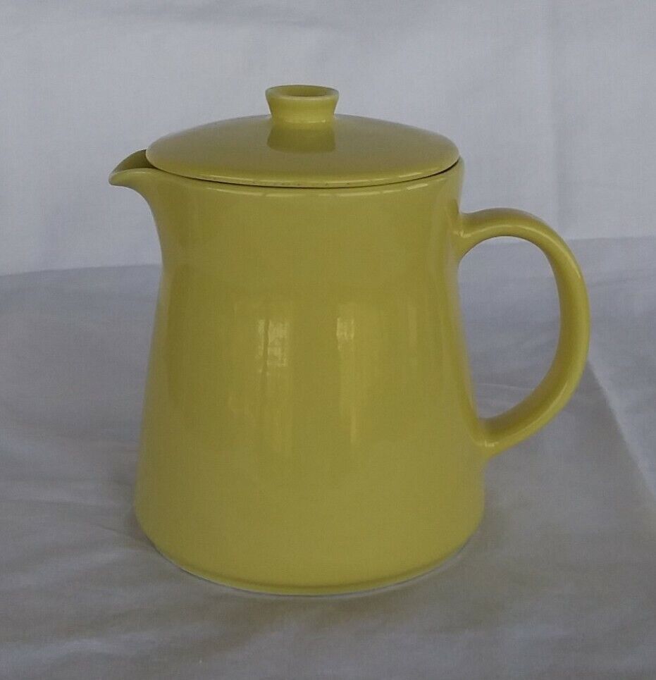 Read more about the article ARABIA Finland Kaj Franck Kilta Teema Yellow Coffee Pot 6 1/2″ Tall Never Used 