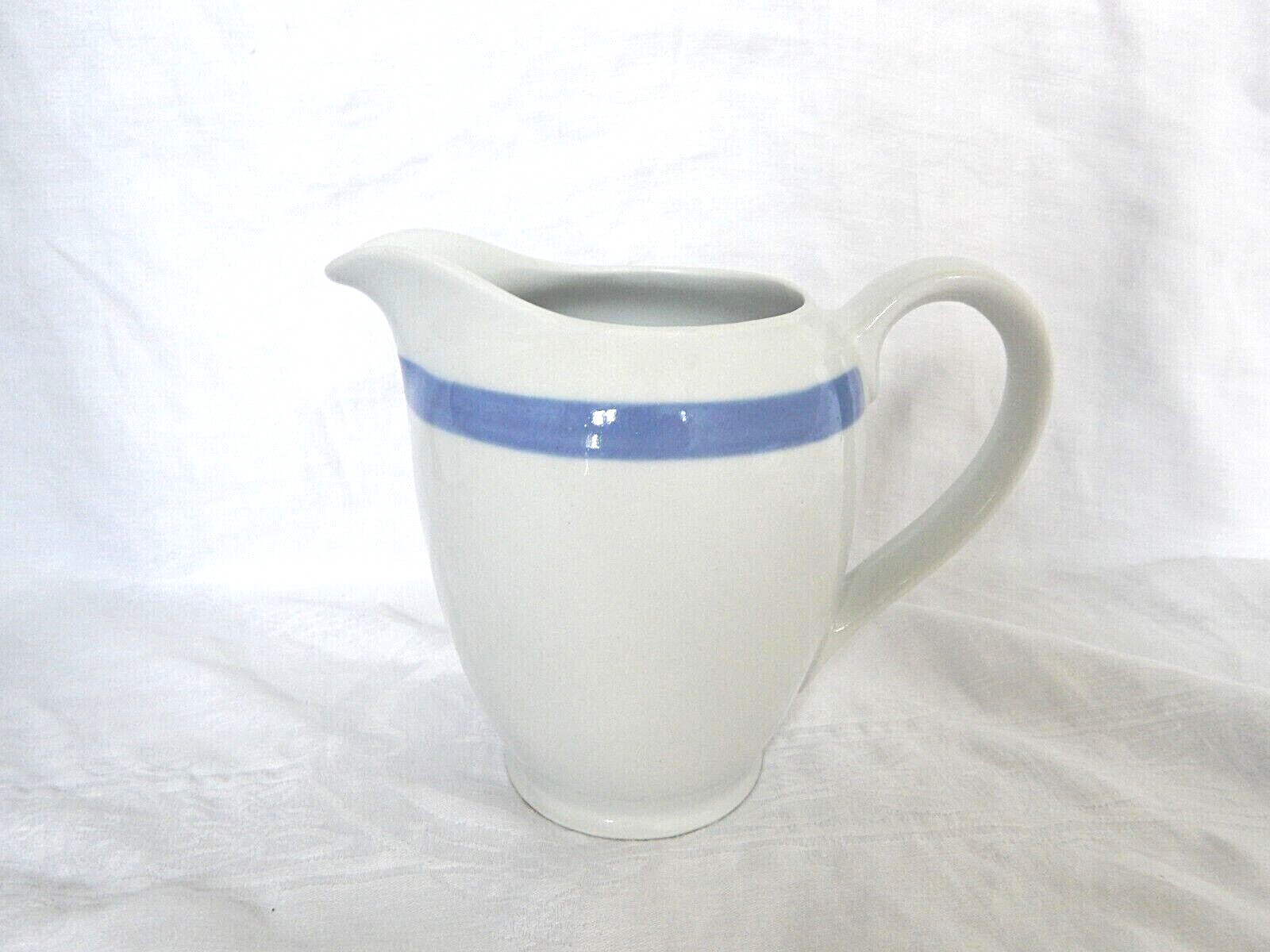 Read more about the article VTG ARABIA MADE IN FINLAND 6″ RIBBONS BLUE PITCHER