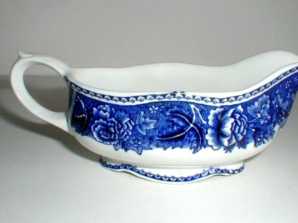 Read more about the article Arabia of Finland LANDSCAPE BLUE White Garland Sauce Gravy Boat