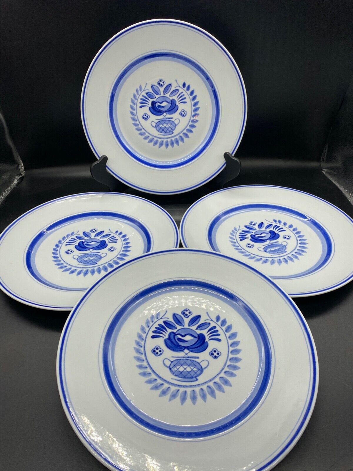 Read more about the article 4  Vtg. Arabia Finland Blue Rose Dinner Plate Flower Rings 10 1/4″ Hand Painted