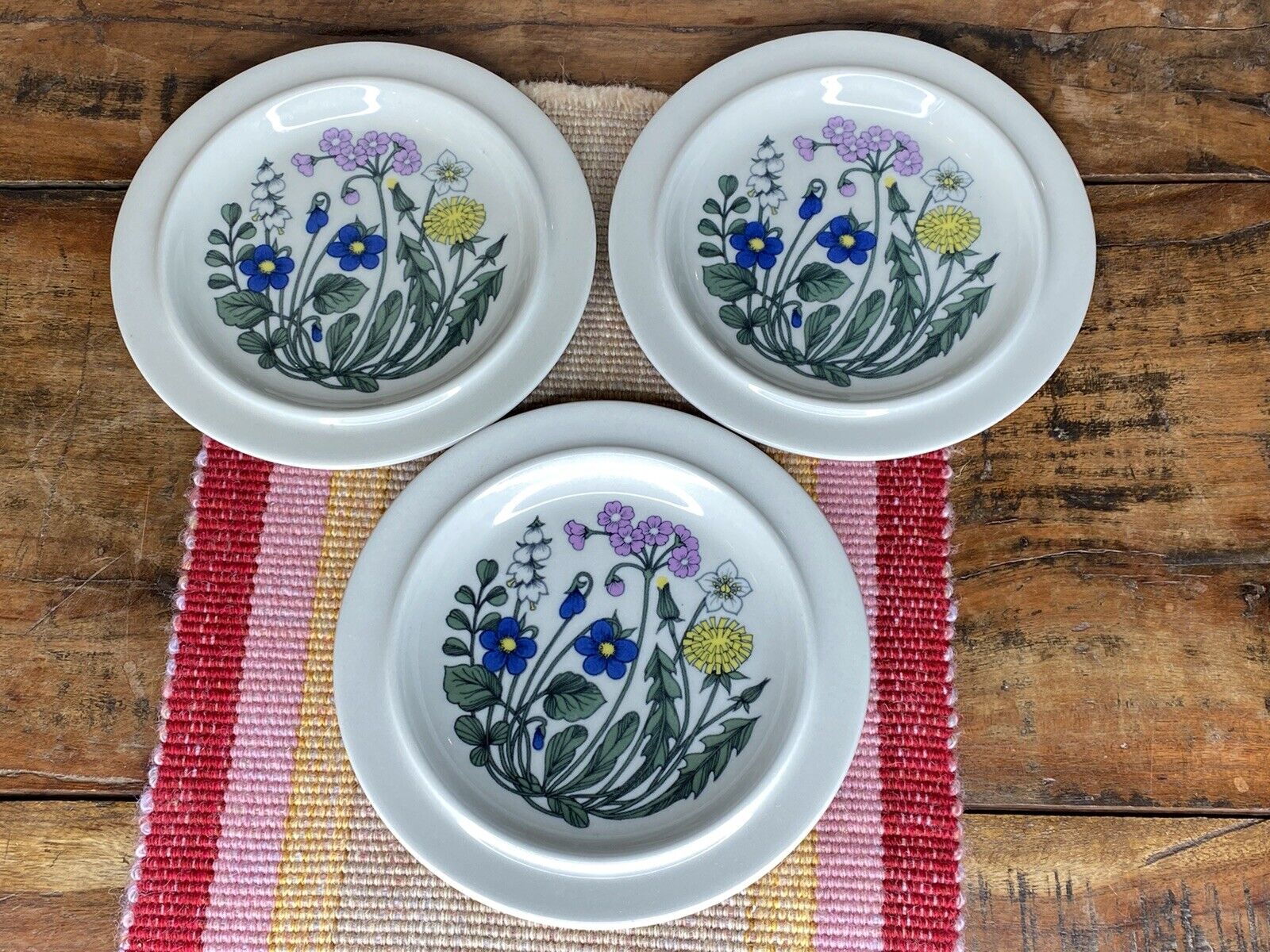 Read more about the article 3 Pc Vintage Arabia Finland Flora Pattern 7.75” Plates