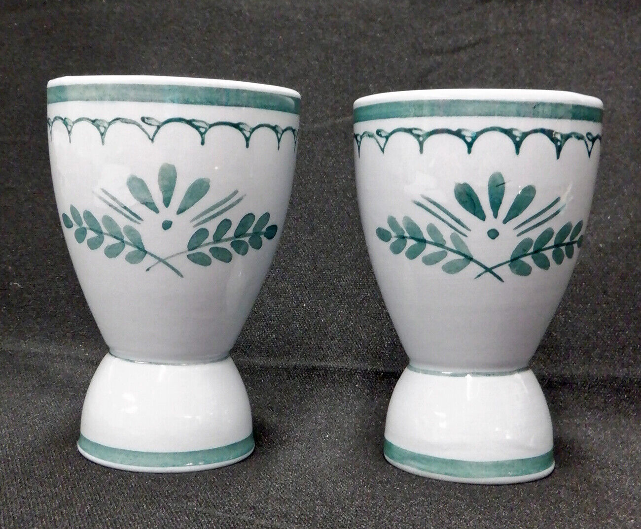 Read more about the article GREEN THISTLE   ARABIA  Finland Set of 2    DOUBLE EGG CUPS    Very Nice    4″ H
