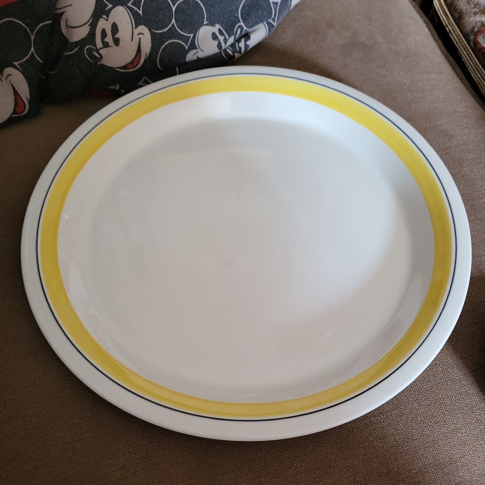 Read more about the article Arabia of Finland Faenza Yellow and Black Stripe 12″ Chop Plate Platter