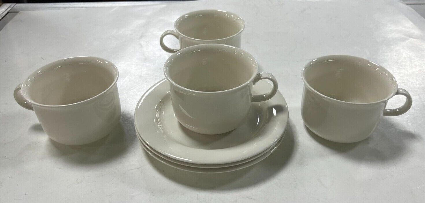 Read more about the article ARABIA FINLAND ARCTICA TEACUP AND SAUCER SET OF 3 PLUS EXTRA CUP